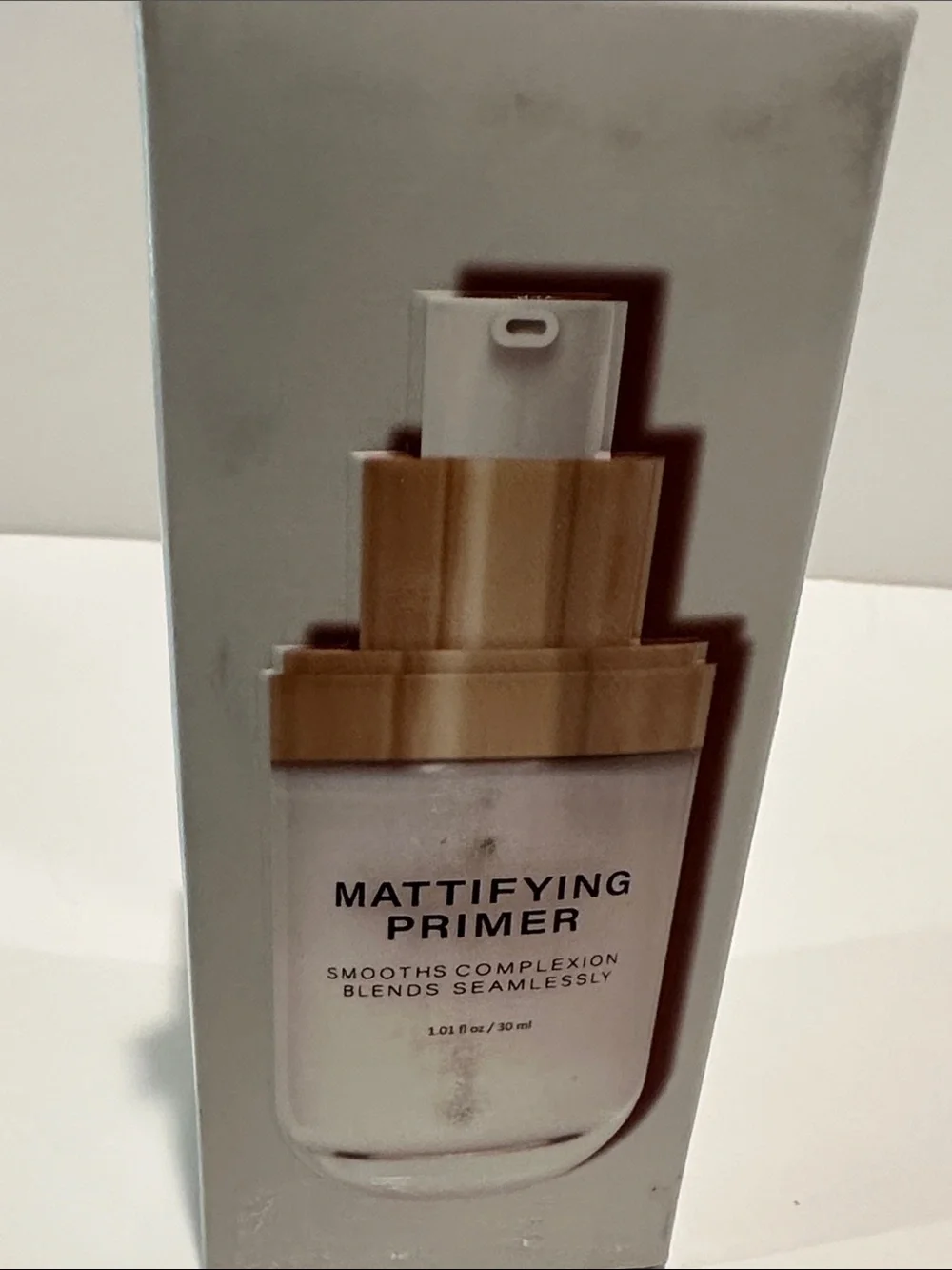 Enchante Mattifying Primer blend seamelessly to smooth your complexion.